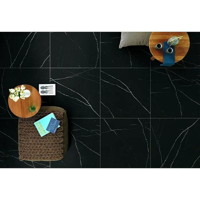 Feinsteinzeugfliese Black Marble - 120 x 120 cm, Schwarz, Glänzend - Elegante schwarze Marmorfliesen, die einen Hauch von Luxus und Raffinesse in jeden Raum bringen. Perfekt für moderne und klassische Designs.