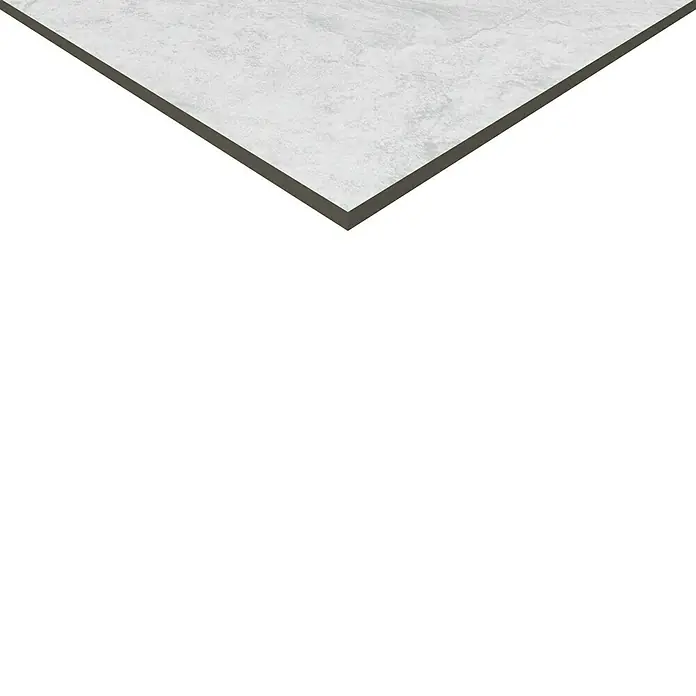 Feinsteinzeugfliese Geo White - 60 x 120 cm, Weiß, Schimmernd - Nahaufnahme einer quadratischen Wandfliese mit mattgrauer Marmoroptik und einer dunklen, schmalen Kante für moderne Innenräume.