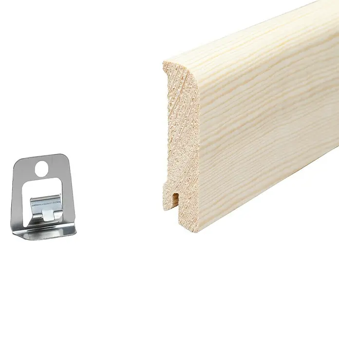 Sockelleiste - 240 x 1,8 x 7,6 cm, Kiefer - Das Bild zeigt eine helle Holzfußleiste und einen Befestigungsclip für eine einfache und sichere Montage der Holzleiste an der Wand.