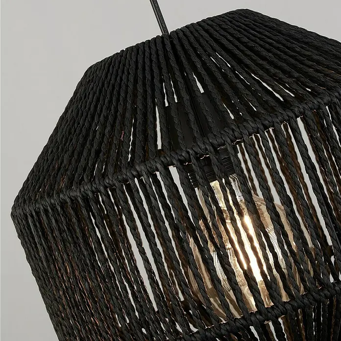 Searchlight Pendelleuchte - 60 W, L x B x H: 130 x 30 x 280 cm, Schwarz, Schwarz, E27 - Detailaufnahme einer Pendelleuchte mit schwarzem Seilgeflecht und warmem Licht, die ein gemütliches Ambiente schafft.