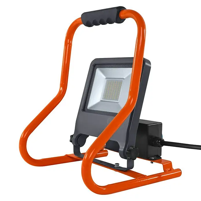 Ledvance LED-Strahler - 50 W, 4.500 lm, 4.000 K, L x B x H: 27 x 28 x 38 cm, IP44 - Helle LED-Arbeitsleuchte mit orangefarbenem Rahmen und Griff für den Einsatz auf Baustellen oder in Werkstätten. Sie spendet zuverlässig Licht.