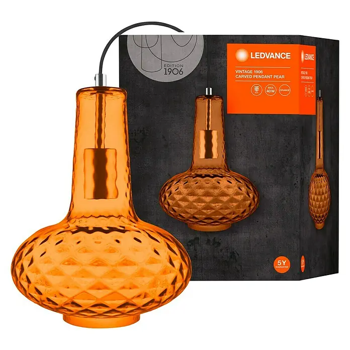 Ledvance Pendelleuchte rund 1906 Carve Pear - Orange, E27 - Nahaufnahme einer LEDVANCE Vintage 1906 Carved Pendant Pear Lampe in Orange, die ein warmes, stimmungsvolles Licht verspricht.