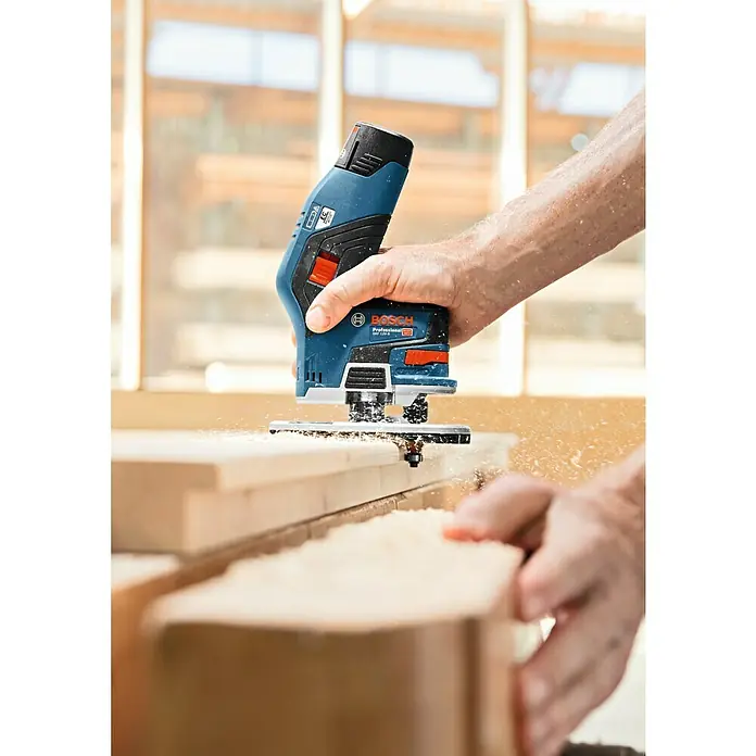 Bosch Fräser-Set Trim&Edging - 6 -tlg., Durchmesser Schaft: 8 mm - Der Bosch Akku-Kantenfräser wird für präzise Holzbearbeitung verwendet und liegt gut in der Hand. Ideal für feine Anpassungen.