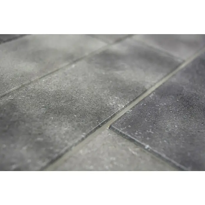 Mosaikfliese Mauerverbund LOFT 59LF - 30 x 30 cm, Grau, Glänzend - Nahaufnahme von grauen, rechteckigen Fliesen mit einem subtilen Texturmuster und feinen Fugen, die eine moderne und elegante Oberfläche schaffen.