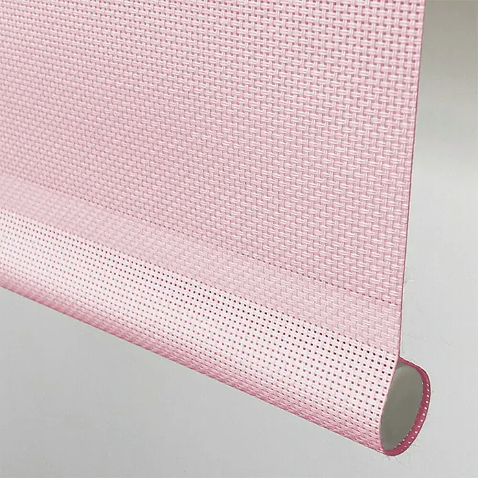 Estor enrollable screen 5% - An x Al: 90 x 250 cm, Rosa - Primer plano de un estor enrollable rosa con una sección perforada y una textura tejida.