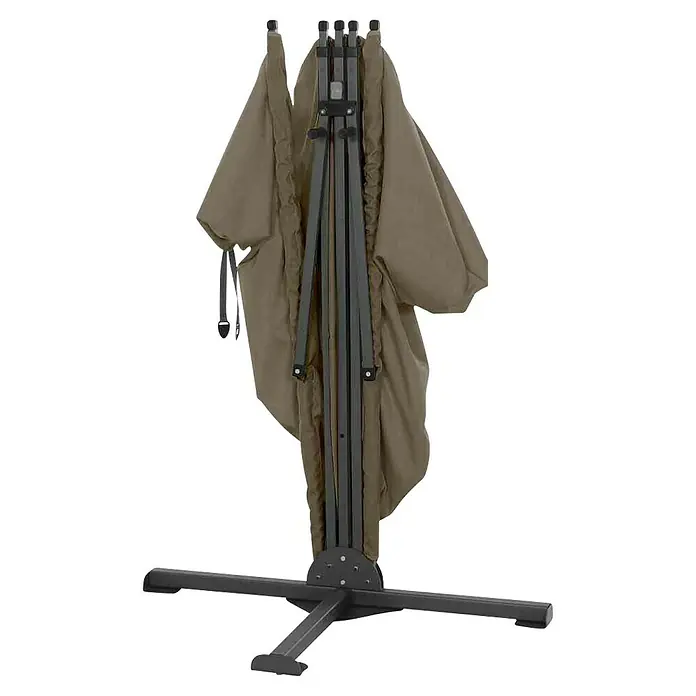 Siena Garden Sichtschutz Ben - 280 x 150 cm, Taupe/Anthrazit - Abgebildeter zusammengeklappter Heizstrahler. Die Heizung verfügt über eine robuste Basis und eine schützende Stoffabdeckung.