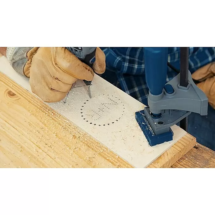Dremel Multi-Schraubstock 2500 - Neigungswinkel 50 ° - Anwendungsbeispiel