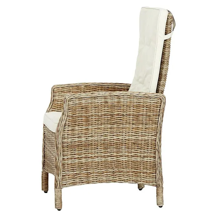Sillón de jardín Gotland - An x Pr x Al: 60 x 70 x 110 cm, Arena, Poliratán - Sillón de mimbre con cojines color crema. El sillón es de ratán claro y tiene un respaldo alto con cojín.
