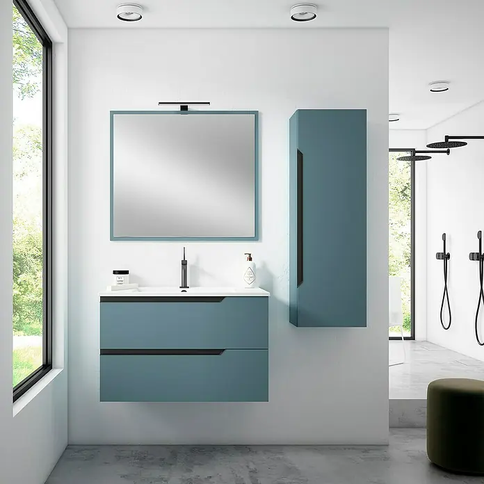 Mueble bajo de lavabo Nilo - An x Pr x Al: 80 x 45 x 50 cm, Azul - Moderno baño con mueble de lavabo azul, espejo y armario alto. El diseño minimalista ofrece un espacio elegante y funcional.
