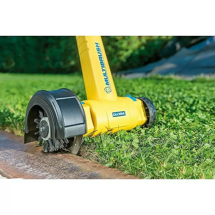 Gloria Power for All 18V Bodenreinigungsbürste MultiBrush li-on Plus - 18 V, Ohne Akku, Akkutyp: Li-Ionen, 450 U/min - 1.260 U/min - Gelbe GLORIA MULTIBRUSH Reinigungsbürste mit rotierendem Aufsatz, reinigt rostige Kante neben Gras.