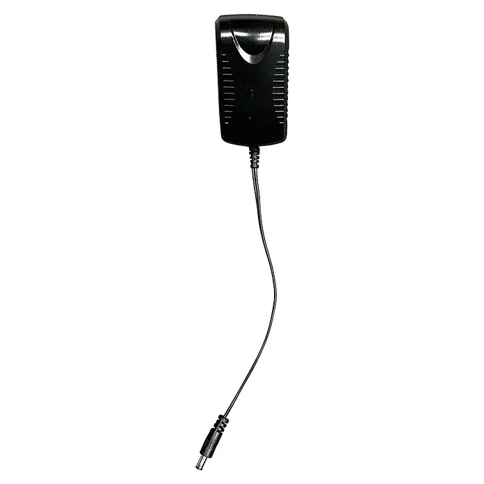 Tween Light LED-Stehleuchte Anzio - 19 W, Höhe: 140 cm, Weiß, RGB - Nahaufnahme eines schwarzen Netzteils mit Kabel und Stecker, perfekt für elektronische Geräte und Ladegeräte.