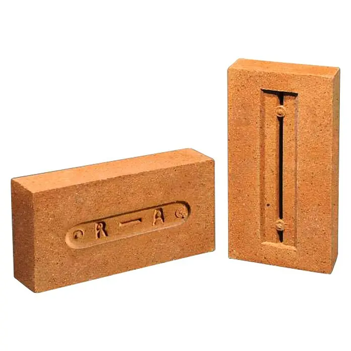 BHS Cataluña Ladrillo Refractario - 11 x 22 cm, Rojo, Espesor: 4 cm - Ladrillos: Un ladrillo horizontal con la marca "ORAG" y un ladrillo vertical con una ranura, ideales para proyectos de construcción.