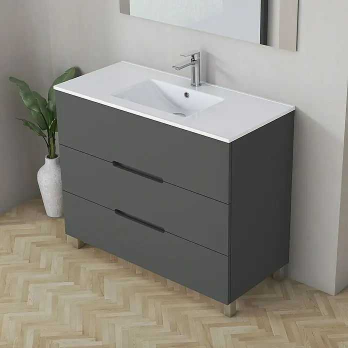Artysan Mueble bajo de lavabo Lanza - An x Pr x Al: 100 x 44,6 x 83,3 cm, Gris - Mueble de baño gris con lavabo sobre encimera blanco y grifo cromado, situado frente a un espejo y una planta de interior.