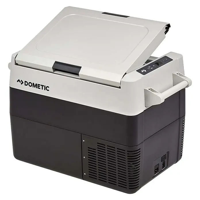 Dometic Kompressor Kühlbox CFF45 - L x B x H: 71,5 x 39,8 x 47,5 cm, 44 l - Tragbarer Dometic Kühlbox mit offenem Deckel. Ideal für Reisen, Camping und Outdoor-Aktivitäten, um Speisen und Getränke kühl zu halten.