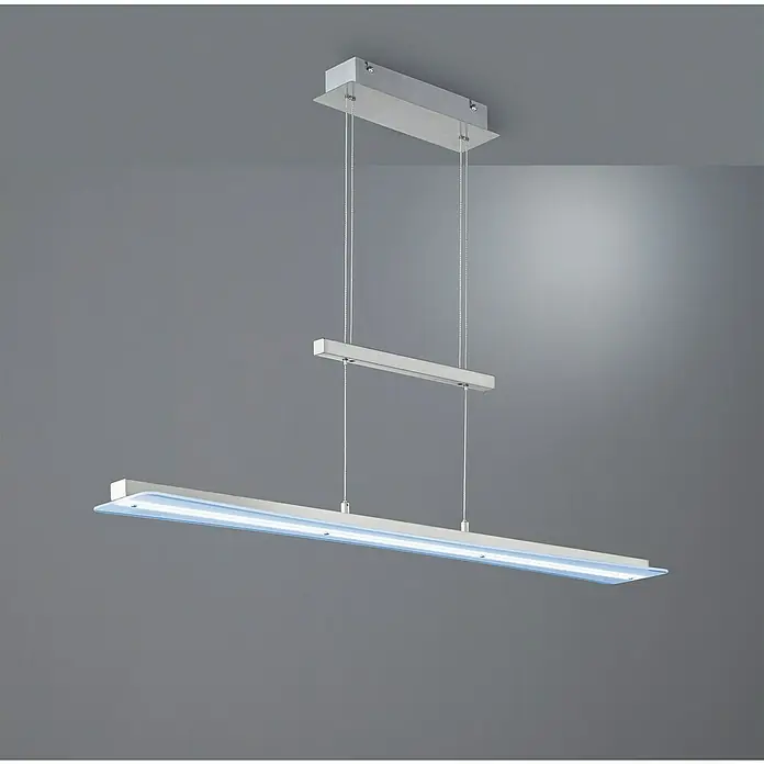 Reality Leuchten LED-Pendelleuchte Smash - 18 W, L x B x H: 12 x 100 x 150 cm, Nickel - Ein modernes, lineares LED-Pendelleuchte-Design. Die Lampe hängt an feinen Drahtseilen und strahlt ein sanftes, blaues Licht aus.