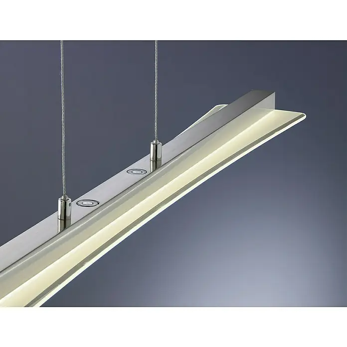 Reality Leuchten LED-Pendelleuchte Smash - 18 W, L x B x H: 12 x 100 x 150 cm, Nickel - Nahaufnahme einer modernen LED-Pendelleuchte mit silberner Oberfläche und Kabelaufhängung, die ein helles, einladendes Licht ausstrahlt.