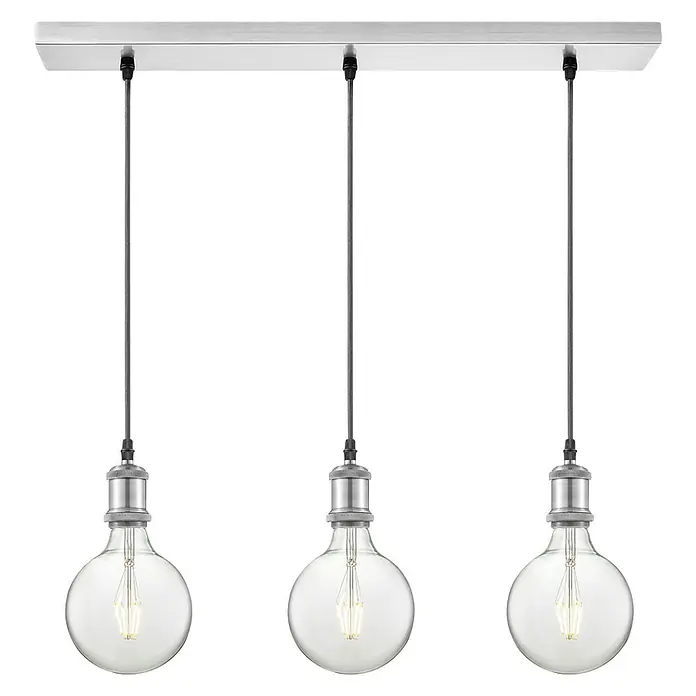 Home Sweet Home Pendelleuchte - L x B x H: 66 x 9,3 x 109 cm, Silber, E27 - Nahaufnahme einer modernen Pendelleuchte mit drei Edison-Glühbirnen, die von einer rechteckigen Chrombasis hängen.