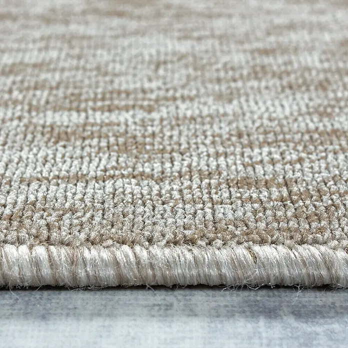 Kurzflorteppich Nizza - Beige, Durchmesser: 160 cm, 100 % Polypropylen - Nahaufnahme eines beigen Teppichs mit feiner Textur und sauberer Kante, ideal für ein gemütliches Zuhause.