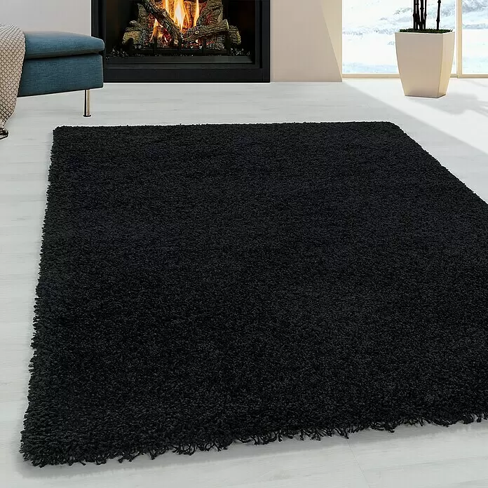 Hochflorteppich Sydney 3000 - Schwarz, 110 x 60 cm, 100% Polypropylen - Schwarzer Hochflorteppich für Gemütlichkeit in einem modernen Wohnzimmer.
