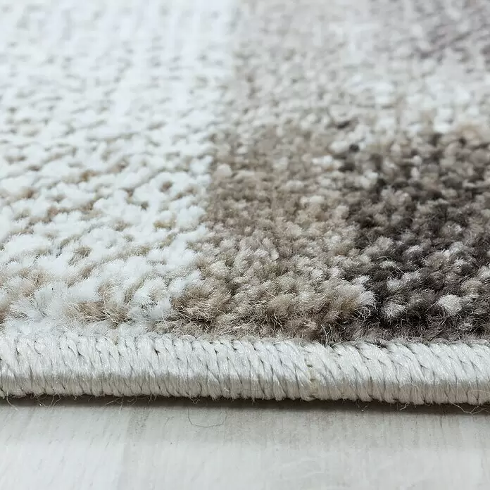 Kurzflorteppich Ottawa 4201 - Braun, 200 x 140 cm, 100% Polypropylen - Weicher, hochfloriger Teppich mit abstraktem beige-braun-weißem Muster, der seine plüschige Textur und den eingefassten Rand zeigt.