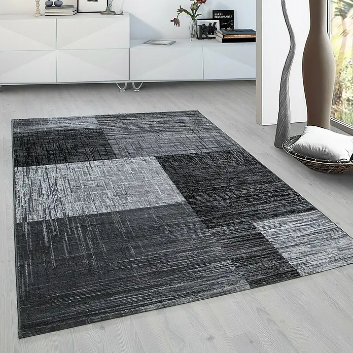 Kurzflorteppich Plus 8001Schwarz, 230 x 160 cm, 100% Polypropylen - Grauer Teppich mit geometrischen Mustern im Wohnzimmer.