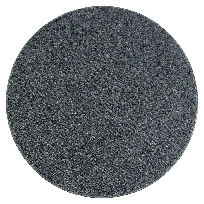 Kurzflorteppich Ata 7000 - Light Grey, Durchmesser: 120 cm, 100 % Polypropylen - Abgebildet ist ein runder, grauer Teppich mit einer feinen, unregelmäßigen Textur. Er liegt auf einem schwarzen Hintergrund und hat einen dezenten Glanz.