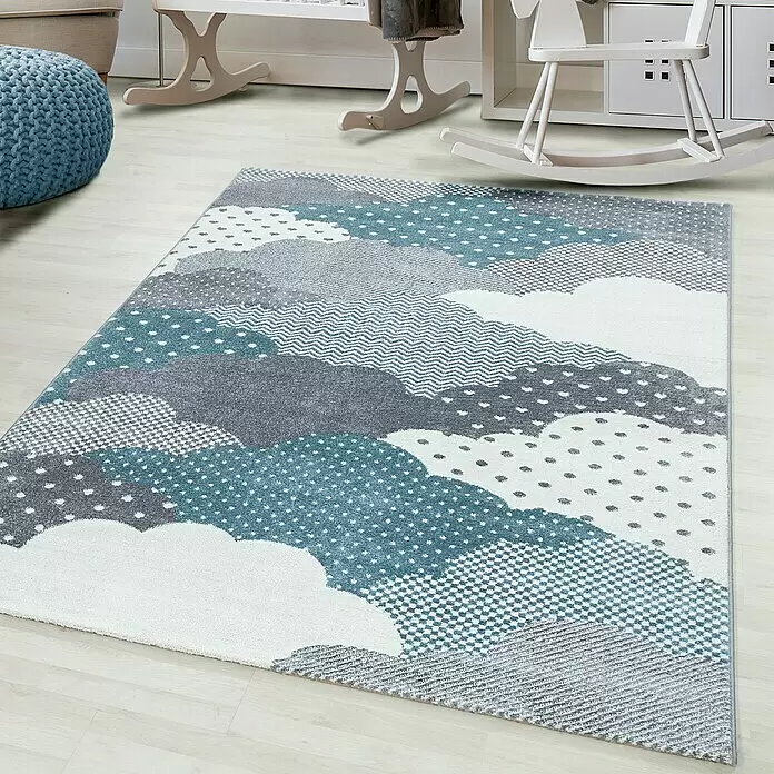 Kinderteppich Bambi 0820 - Blau, 150 x 80 cm, 100 % Polypropylen - Teppich mit Wolkenmuster in Türkis, Grau und Weiß mit verschiedenen Texturen im Kinderzimmer.