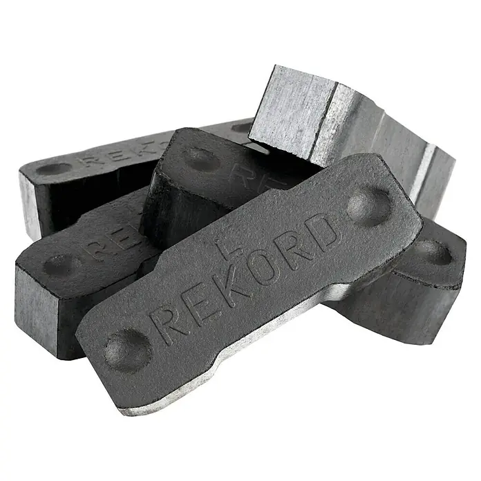 Rekord Braunkohlebriketts - 25 kg - Nahaufnahme von Rekord-Bremsbacken, die für ihre Qualität und Leistung bekannt sind. Diese Bremsbacken sind für zuverlässige Bremskraft konzipiert.