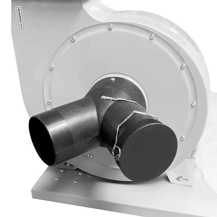 Holzmann Absauganlage ABS2480 - 2.480 m³/h, 230 V - Nahaufnahme einer grauen Staubabsaugung mit schwarzem Abzweigstück und Verschlusskappe, befestigt mit einer Kette.
