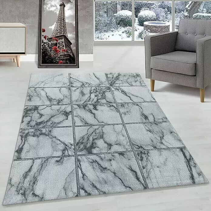 Kurzflorteppich Naxos 3816 - Silber, 200 x 140 cm, 80% Polypropylen, 20% Polyester - Grauer und weißer Teppich mit Marmormuster und Fliesen-Design, in einem modernen Wohnraum auf hellem Boden.