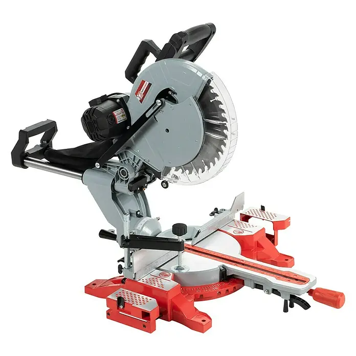 Holzmann Kapp- & Gehrungssäge - 1.900 W, Durchmesser Sägeblatt: 305 mm, Leerlaufdrehzahl: 3.800 U/min - Eine hochauflösende Aufnahme einer robusten Kapp- und Gehrungssäge, die für präzise Holzarbeiten konzipiert ist. Das Gerät ist rot und grau.