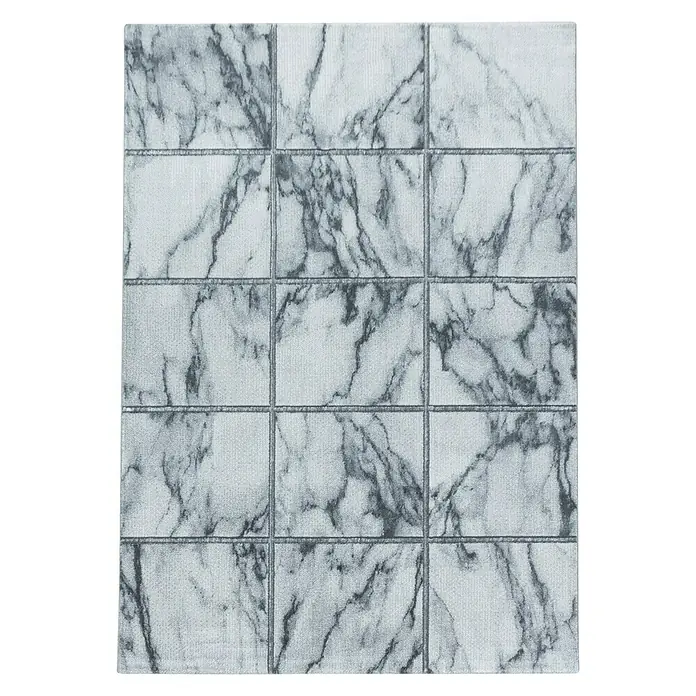 Kurzflorteppich Naxos 3816 - Silber, 200 x 140 cm, 80% Polypropylen, 20% Polyester - Nahaufnahme eines Mosaiks aus Carrara-Marmorfliesen mit grauen Fugen, das die Details und Textur des luxuriösen Natursteins zeigt.