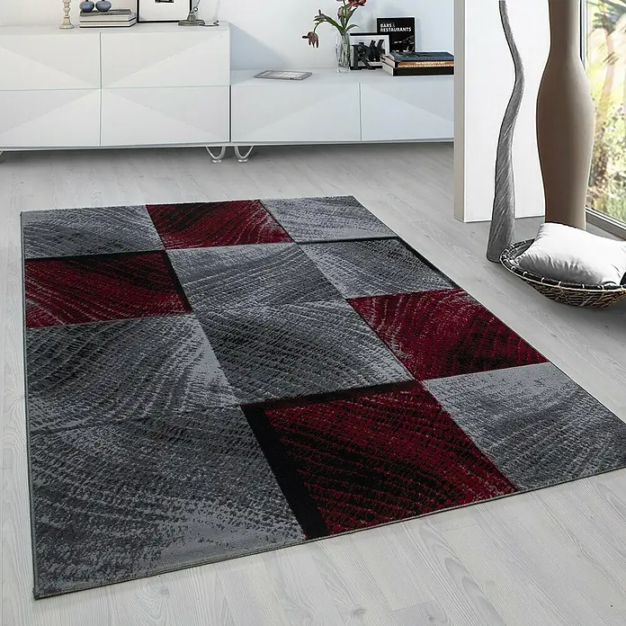 Kurzflorteppich Plus - Rot/Grau, 370 x 280 cm, 100 % Polypropylen - Ein moderner Teppich mit einem auffälligen, geometrischen Muster in Grau- und Rottönen, der jedem Raum einen Hauch von Stil verleiht.