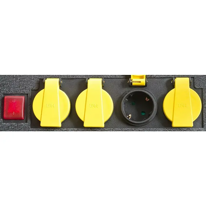 Holzmann Untergestell USK2760 - Passend für: Holzmann Tischkreissäge TK255_230V - Nahaufnahme einer schwarzen Stromverteilerbox mit einem roten Schalter und drei gelben IP44-Steckdosenabdeckungen und einer offenen Steckdose.