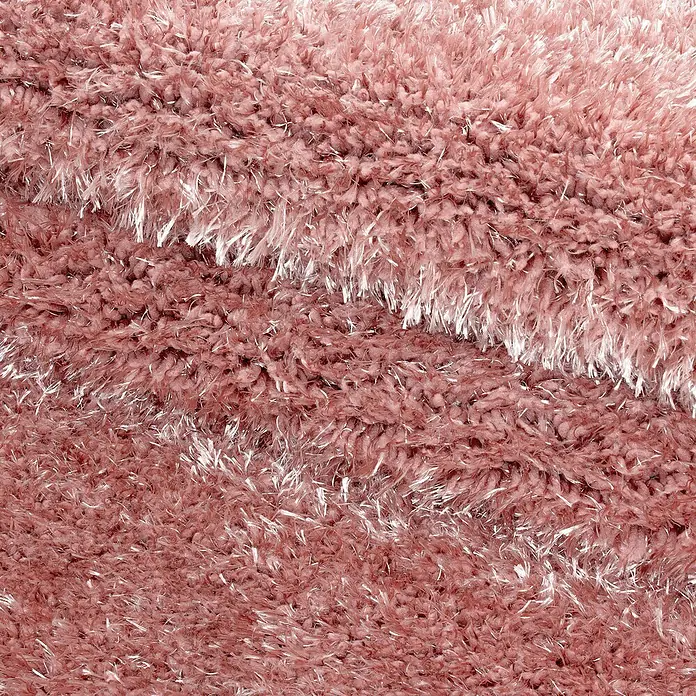 Hochflorteppich Brilliant 4200Rose, Durchmesser: 200 cm, 100% Polyester - Nahaufnahme eines flauschigen, rosa Shaggy-Teppichs, der Komfort und Wärme ausstrahlt. Die Textur lädt zum Barfußlaufen ein.