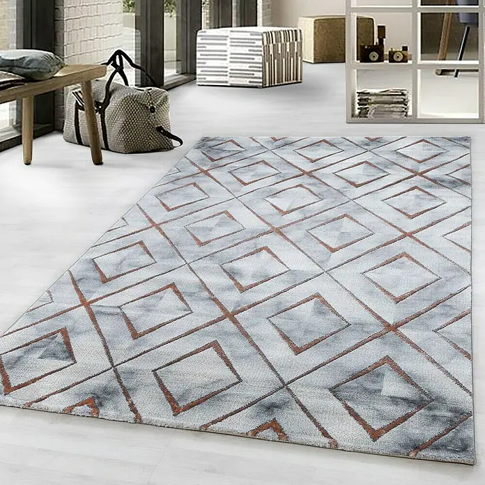 Kurzflorteppich Naxos 3811 - Bronze, 200 x 140 cm, 80% Polypropylen, 20% Polyester - Ein rechteckiger Teppich mit einem geometrischen Diamantenmuster in Grau- und Rosatönen. Er verleiht dem Raum eine moderne Note.