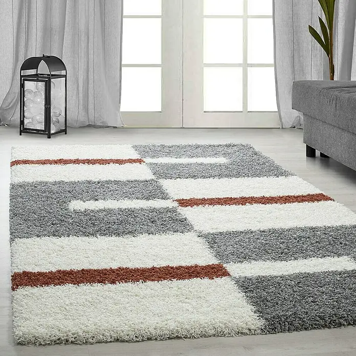 Hochflorteppich Gala 2505Terra, 110 x 60 cm, 100% Polypropylen - Moderner Teppich mit geometrischem Muster in Grau-, Weiß- und Brauntönen, der einen stilvollen Akzent im Raum setzt.