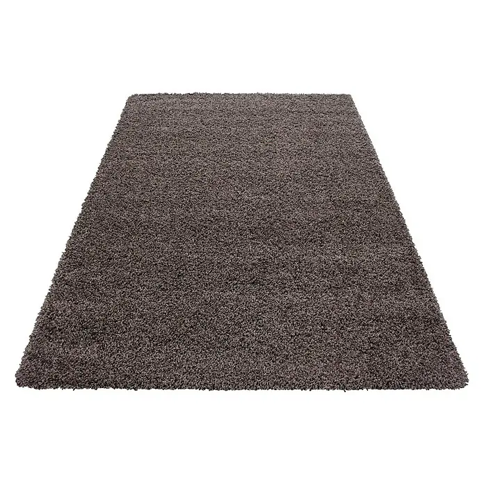 Hochflorteppich Dream 4000 - Taupe, 150 x 80 cm, 100% Polypropylen - Nahaufnahme eines braunen, rechteckigen Shaggy-Teppichs mit weicher Textur und luxuriösem Aussehen.