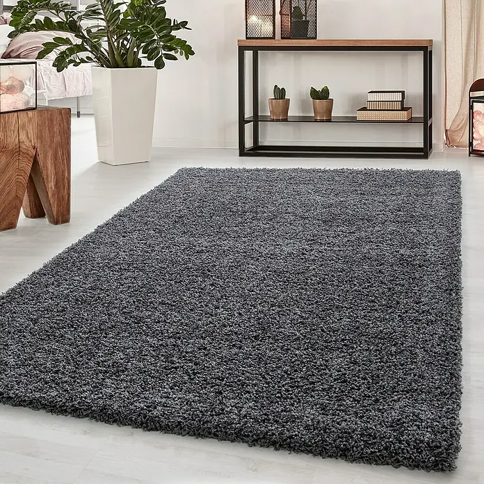 Hochflorteppich Dream 4000Grau, 130 x 65 cm, 100% Polypropylen - Grauer Teppich mit zotteliger Textur im Innenraum, der Wärme und Komfort in den Raum bringt.