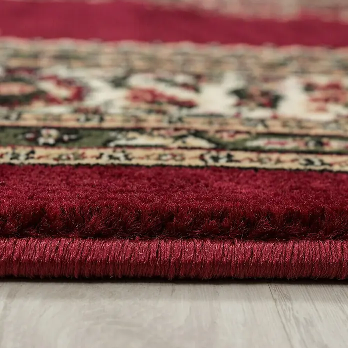 Kurzflorteppich Orient-Optik Marrakesh 0297 - Rot, 290 x 200 cm, 100% Polypropylen - Nahaufnahme eines detailreichen, roten Orientteppichs, der die feinen Muster und die hochwertige Verarbeitung hervorhebt.