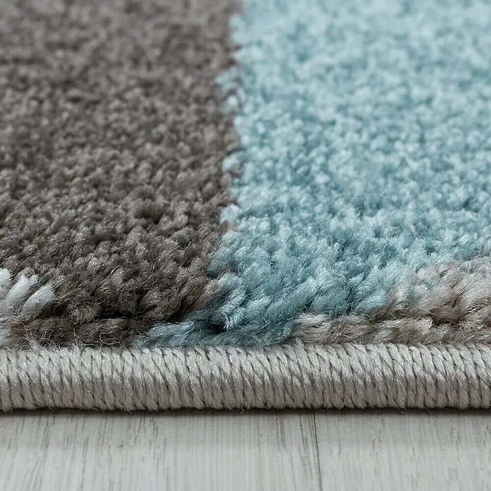 Kurzflorteppich Efor 3716Blau, 200 x 140 cm, 100% Polypropylen - Nahaufnahme eines Teppichs mit grauem und blauem Farbverlauf, der eine weiche Textur und einen neutralen Rand zeigt.