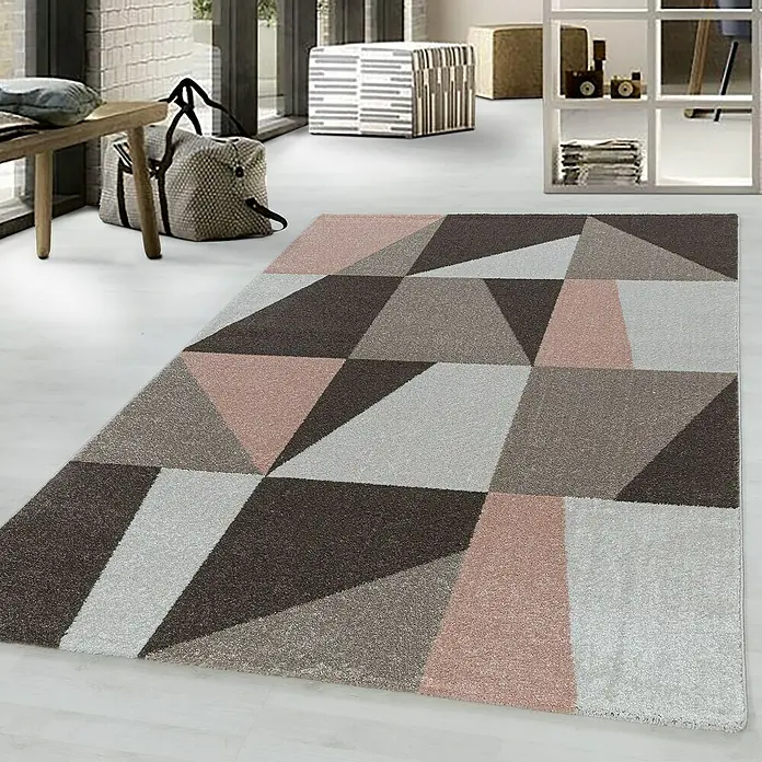 Kurzflorteppich Efor 3716 - Rose, 250 x 80 cm, 100% Polypropylen - Ein moderner Teppich mit geometrischen Dreiecken in Rosa-, Grau- und Brauntönen, der jedem Raum eine stilvolle Note verleiht.