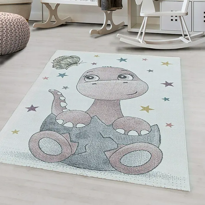 Kinderteppich Funny 2106Pink, 290 x 200 cm, 100% Polypropylen - Ein rechteckiger Kinderteppich mit einem rosa Dinosaurier, der aus einem Ei schlüpft, umgeben von Sternen und einem Schmetterling.