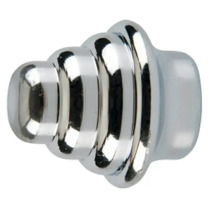 Tapones terminales Bellota Solutions - Cromo, 2 ud. - Primer plano de un pomo de puerta cromado escalonado con un eje de plástico transparente sobre un fondo negro.