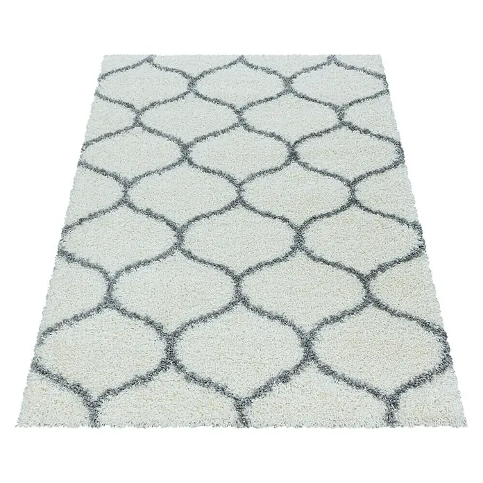 Hochflorteppich Salsa 3201 - Cream, 250 x 80 cm, 100% Polypropylen - Ein rechteckiger, cremefarbener Teppich mit einem grauen marokkanischen Rautenmuster, das eine weiche und stilvolle Note für jeden Raum bietet.