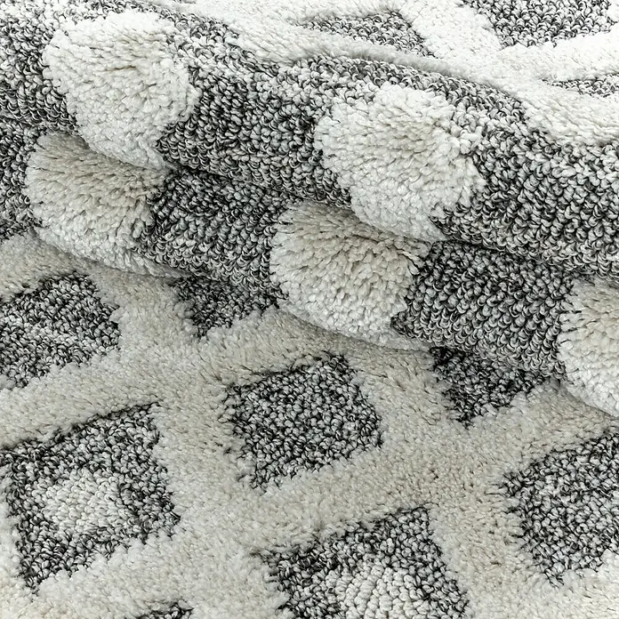 Hochflorteppich Pisa 4710Grau, 200 x 140 cm, 100 % Polypropylen - Nahaufnahme eines weichen, gemusterten Teppichs mit hellen und dunklen Farbakzenten.