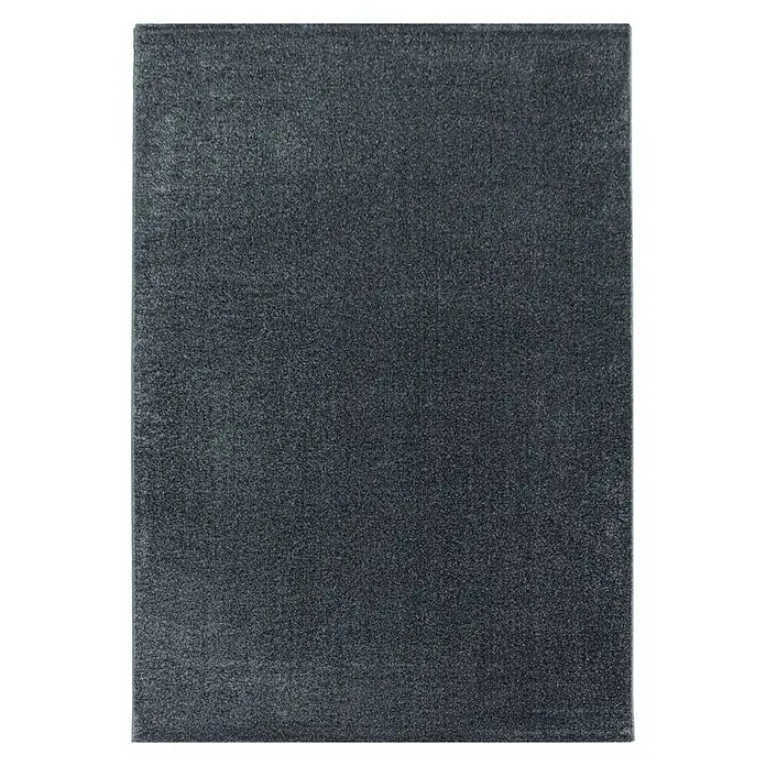 Hochflorteppich Rio 4600 - Grau, 150 x 80 cm, 100% Polypropylen - Ein rechteckiger, dunkelgrauer Teppich auf schwarzem Hintergrund. Der Teppich hat eine feine Textur und dezente Farbunterschiede.