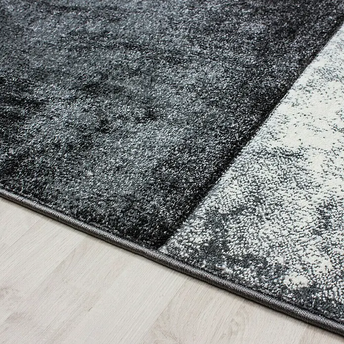 Kurzflorteppich Hawaii 1710Grau, 290 x 200 cm, 100% Polypropylen - Detailaufnahme eines grauen Teppichs mit abstraktem Muster, ideal für moderne Wohnräume.