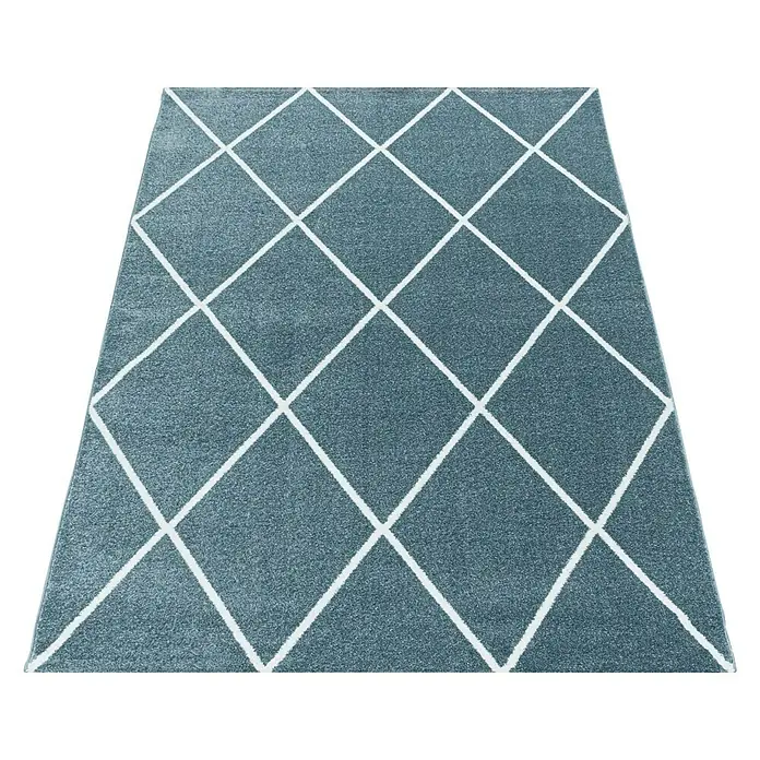 Hochflorteppich Rio 4601Blau, 150 x 80 cm, 100% Polypropylen - Blauer Teppich mit Rautenmuster. Der moderne Teppich hat ein helles Rautenmuster und eine weiche Oberfläche. Perfekt für Wohnzimmer oder Schlafzimmer.