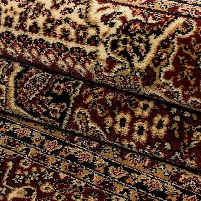 Kurzflorteppich Orient-Optik Marrakesh 0207Rot, 290 x 200 cm, 100 % Polypropylen - Nahaufnahme eines Teppichs mit einem traditionellen orientalischen Muster in Beige-, Rot- und Schwarztönen.